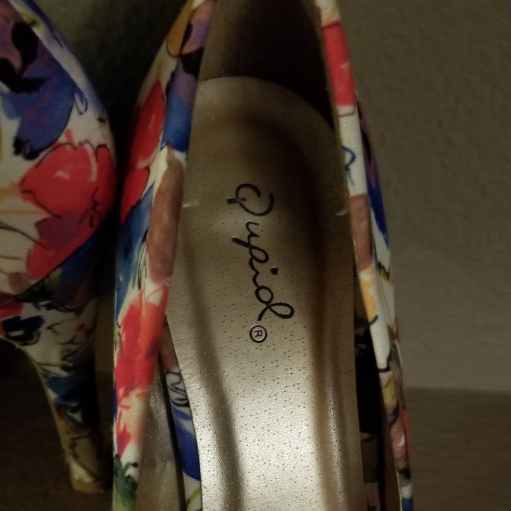 !Floral Qupid Heels - Picture 3 of 4